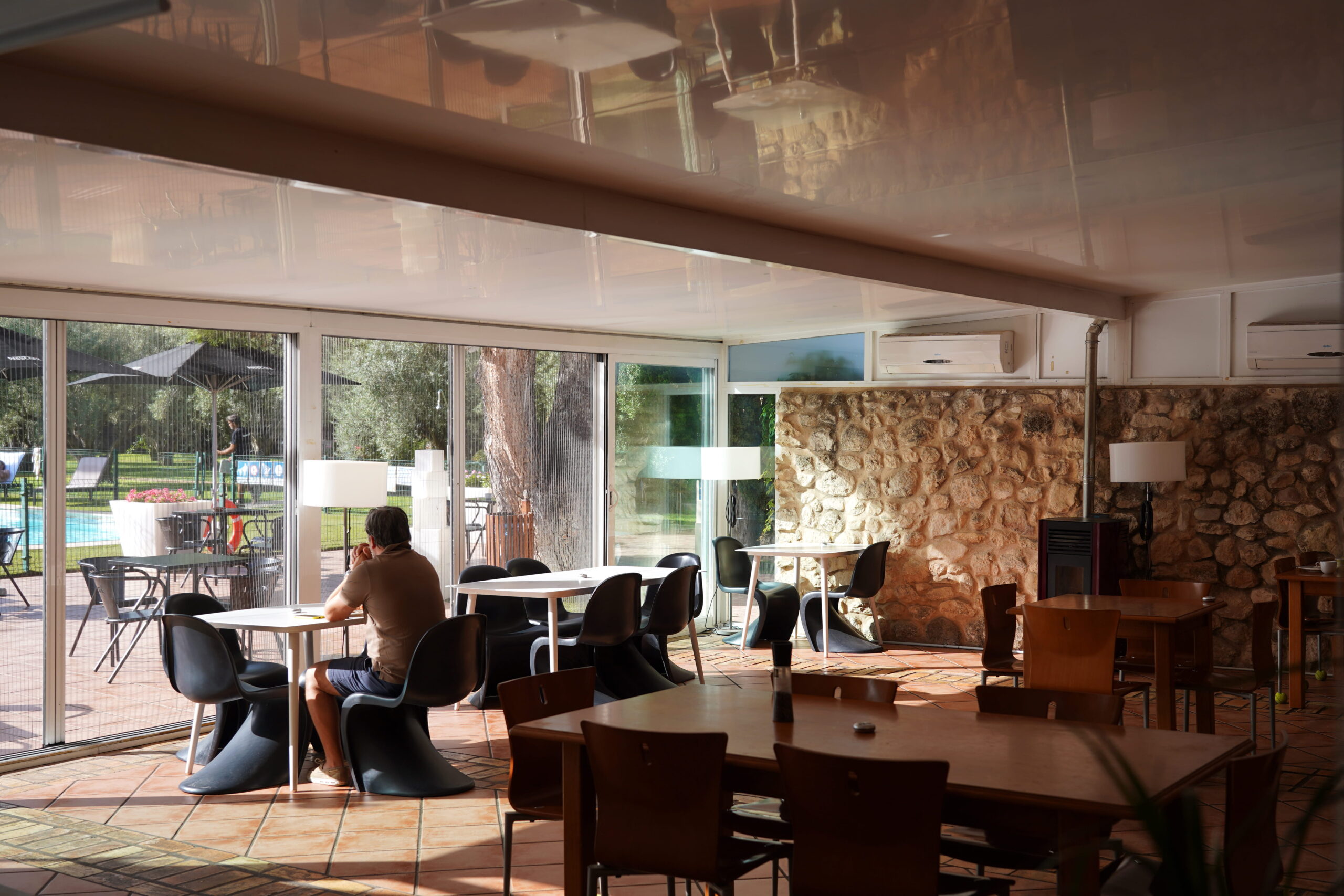 Interior del restaurante de Ferrero Tennis Academy
